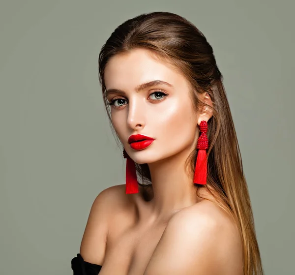 Mooie jonge Model met make-up, lang bruin haar — Stockfoto