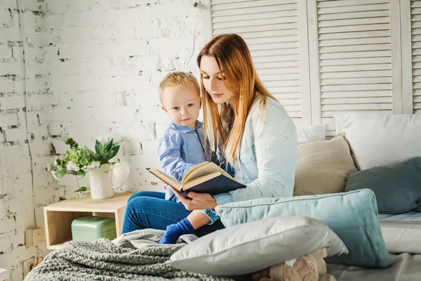 Cute Mother Reading a Book to her Son at Home. — Stock Photo, Image