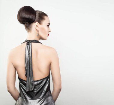 Moda portre saç topuz saç modeli ile mükemmel kadın. Kadın