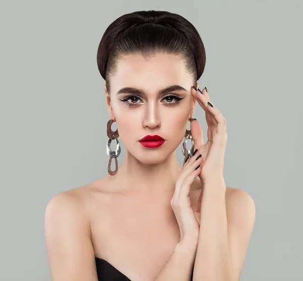 Mode portret van mooie vrouw Fashion Model met haar Updo — Stockfoto