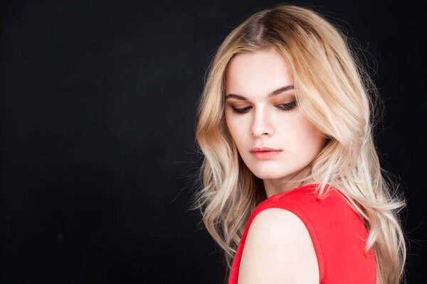 Милый женский портрет. Женский фас
