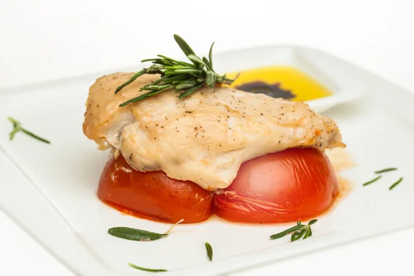 Roasted chicken breast with tomato and rosemary herb closeup — Stock Photo, Image