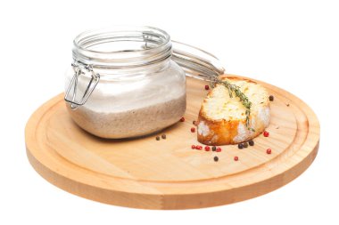 Beyaz izole tost ile mantar çorbası