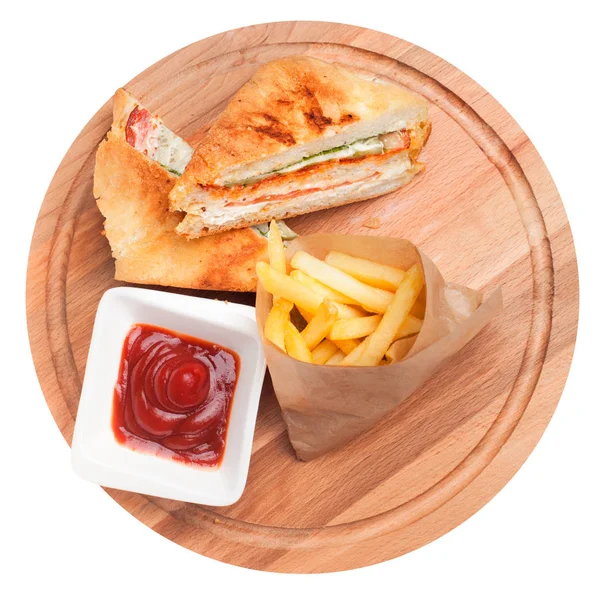 Club sandwich ovanifrån. Club sandwich och frites isolerade — Stockfoto