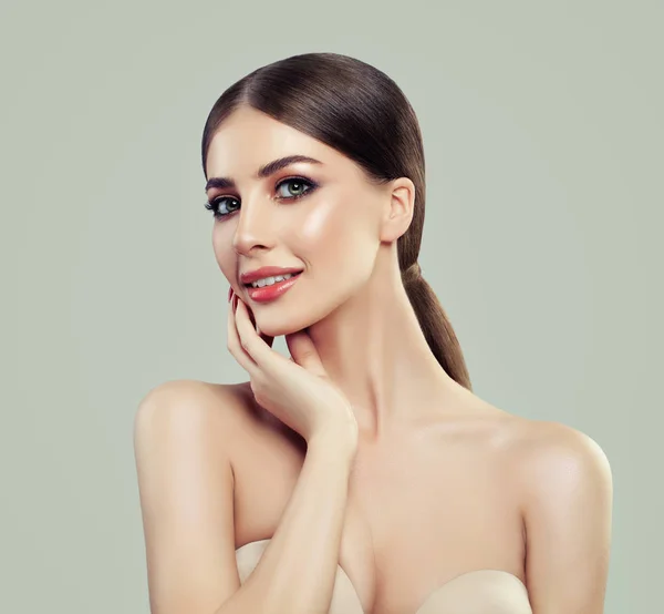 Gülümseyen kadın. Güzel kadın Model yüz. Spa Güzellik — Stok fotoğraf