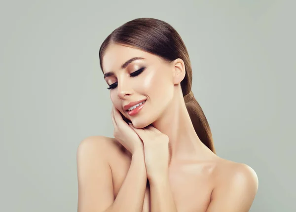 Young Beauty. Spa Portrait of Cute Woman with Clear Skin. — Stock Photo, Image