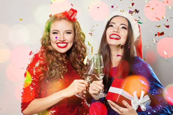 Christmas women laughing. Winter fashion model girls on abstract bokeh glitter sparkle party background — Stock Photo, Image
