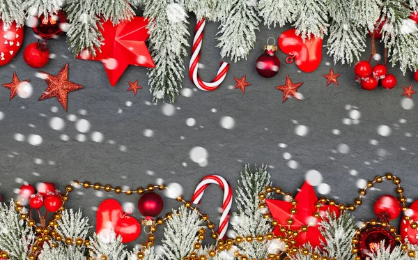 Hermoso fondo de Navidad. Composición colorida con nieve — Foto de Stock