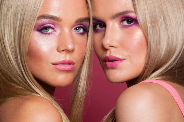Zwei Frauengesichter. attraktive Modelle mit lebendigem Mode-Make-up, cl — Stockfoto
