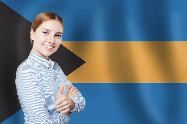 Feliz bonito sorridente mulher estudante contra Bahamas bandeira fundo — Fotografia de Stock