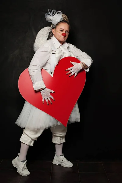 Portrait of actress lady in clown costume with red heart at work — ストック写真