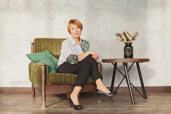 Beautiful Middle Aged Woman Short Ginger Hair Sitting Armchair — Stock Photo, Image