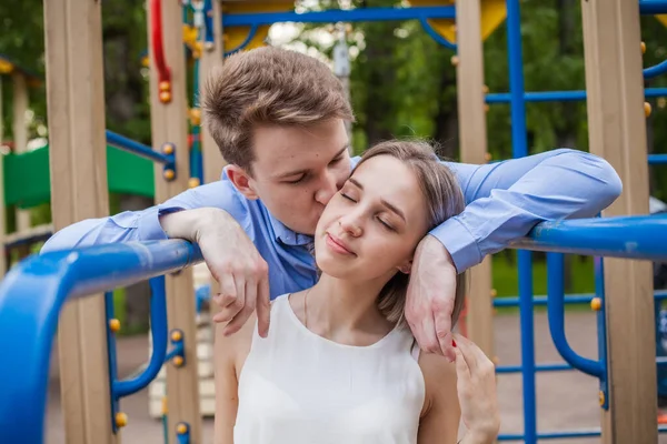 Young Couple Kissing Falling Love — Stock Photo, Image