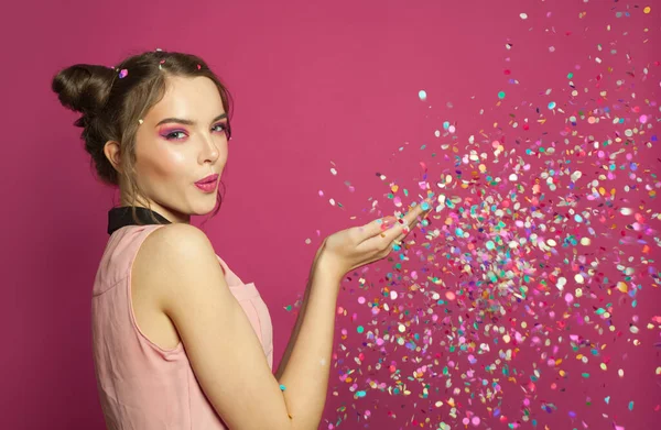 Gelukkige Verjaardag Concept Mooie Vrouw Vallende Confetti — Stockfoto