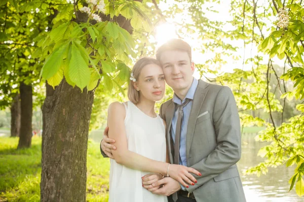 Casal Amoroso Juntos Parque Primavera — Fotografia de Stock