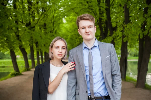 Juventud Pareja Joven Juntos Aire Libre —  Fotos de Stock