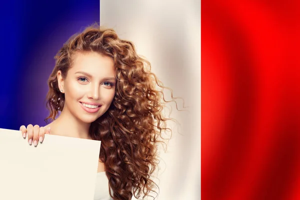 Frankreich Konzept Mit Glücklicher Frau Die Weißes Papier Auf Französischem — Stockfoto