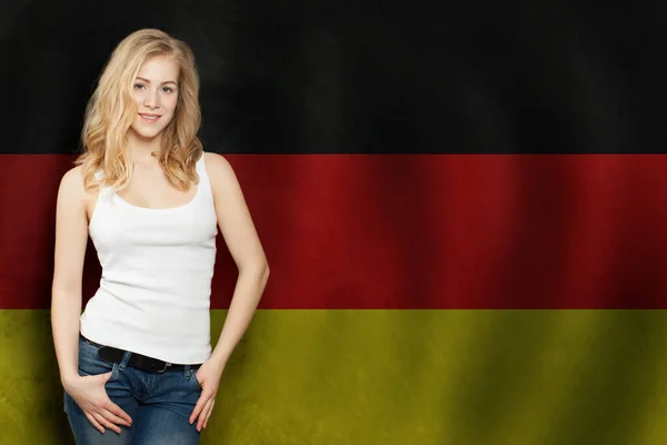 Viajar Alemania Concepto Mujer Rubia Bonita Contra Fondo Bandera Alemania — Foto de Stock