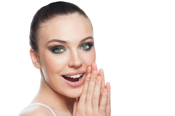 Glückliche Model Frau Mit Klarer Gesunder Haut Auf Weißem Hintergrund — Stockfoto