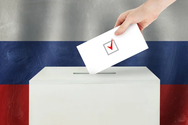 Conceito Voto Russo Mão Eleitor Segurando Papel Cédula Para Votação — Fotografia de Stock