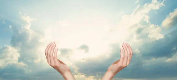 Nuvens Céu Com Mãos Abertas — Fotografia de Stock