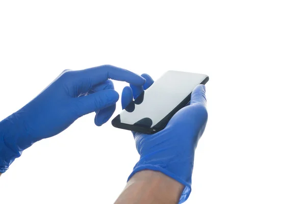 Beyaz Arka Planda Izole Edilmiş Akıllı Telefon Kullanarak Tıp Doktoru — Stok fotoğraf