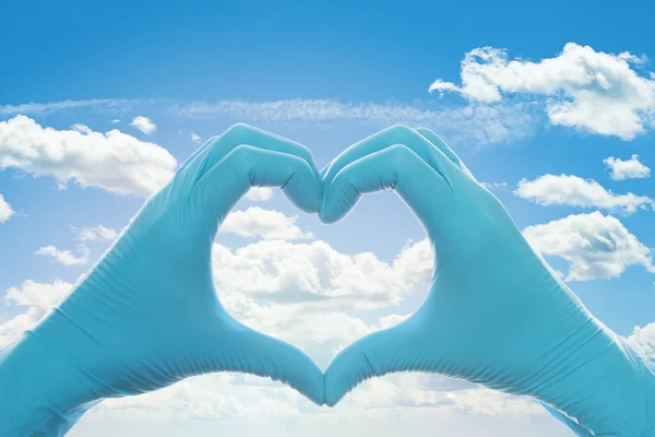 Coração Céu Azul Nuvens Fundo — Fotografia de Stock
