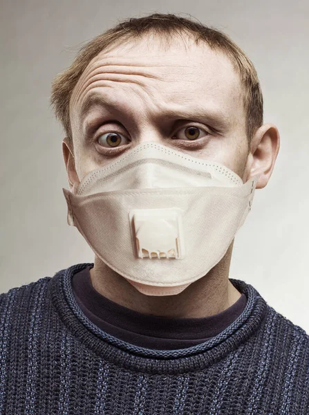 Uomo Sorpreso Maschera Protettiva Ritratto — Foto Stock