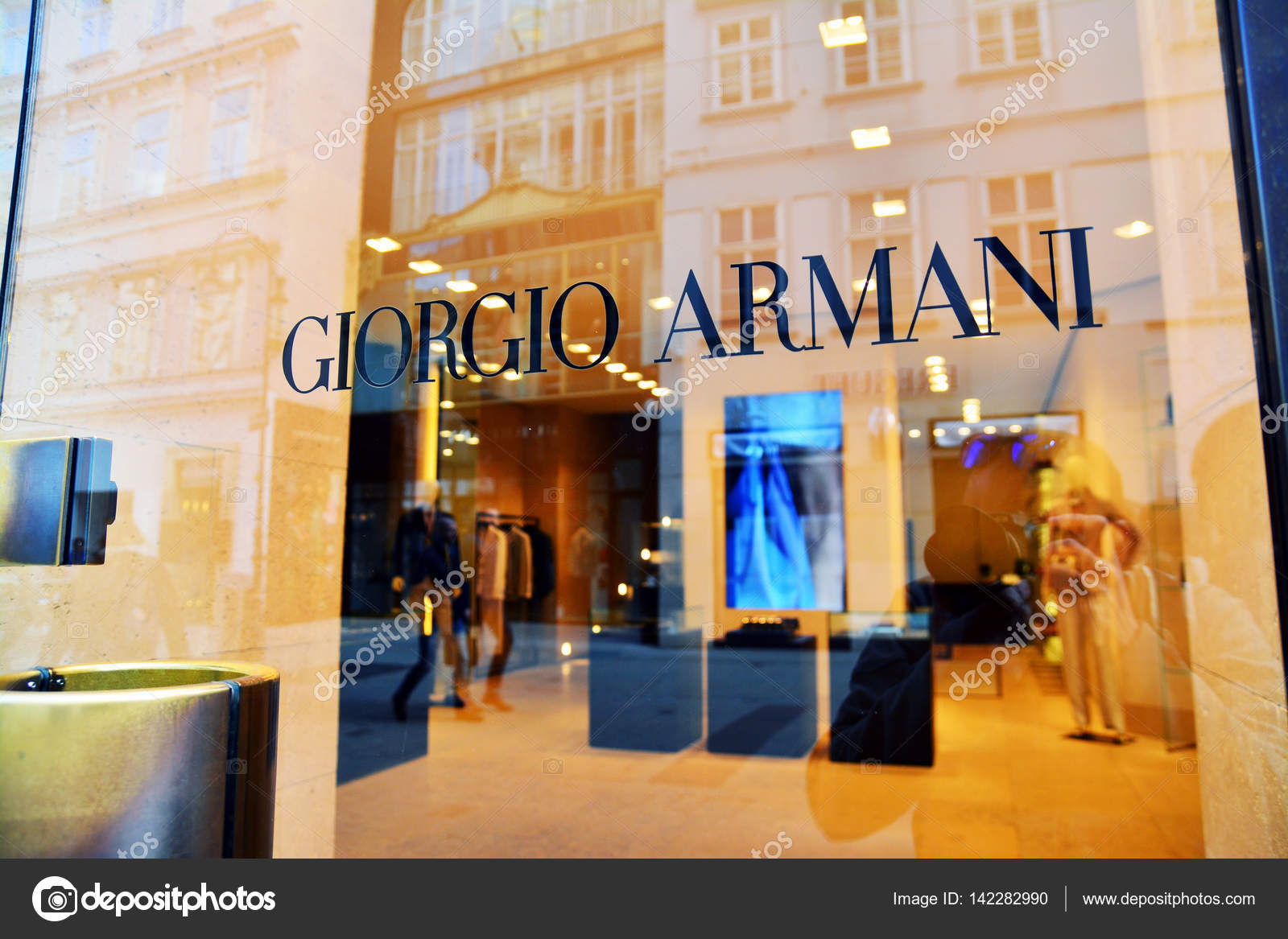 Giorgio armani shop – Stock Editorial 