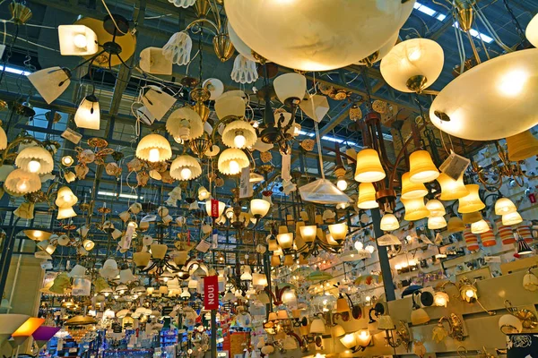 Butikk for belysningsprodukter – stockfoto