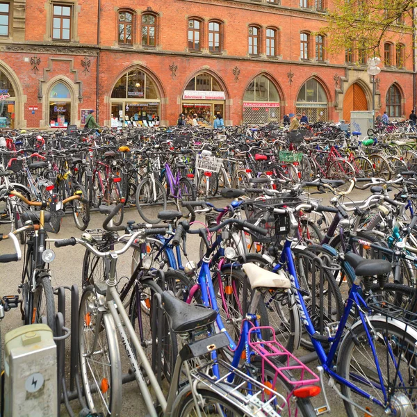 Bicycles parked in Munich downtown — Stock Photo, Image