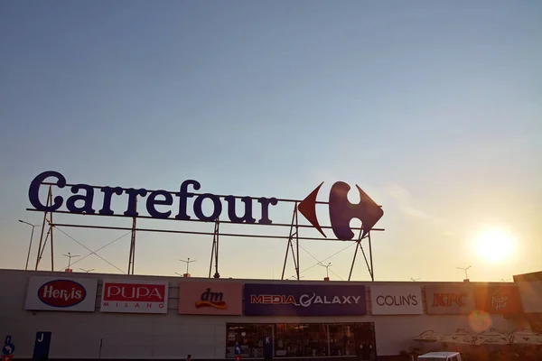 Carrefour логотип супермаркету — стокове фото