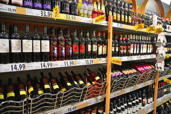 Şarap ve alkol Dükkanı — Stok fotoğraf