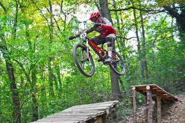 yokuş aşağı atlet Zıplama