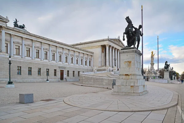 ウィーンの議会の建物 — ストック写真