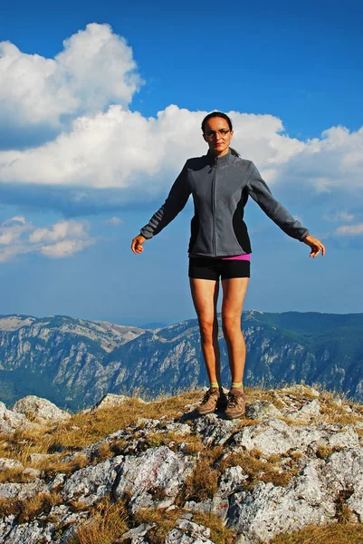 Woman on summit — Stock Photo, Image