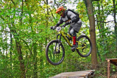 yokuş aşağı gerçekleştirme atlet