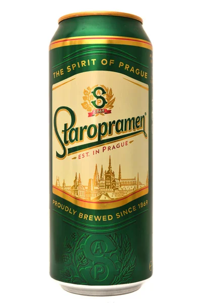 Lata de cerveza staropramen —  Fotos de Stock