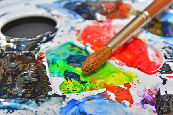 Colores de pintura y pincel — Foto de Stock
