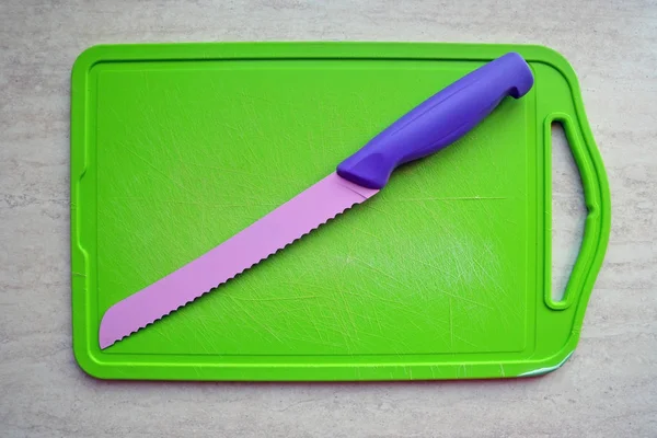 Skärbräda och kniv — Stockfoto