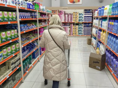 kadın alışveriş süpermarket