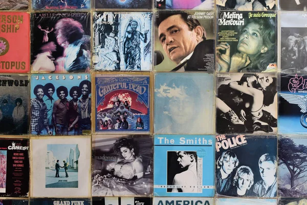 Ściany ozdobione vintage vinyl records — Zdjęcie stockowe