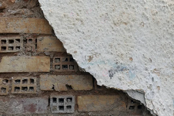 Warstwa Połamanego Gipsu Starej Ceglanej Ścianie Tekstura Tła — Zdjęcie stockowe