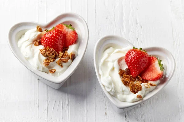 Two bowls of yogurt and granola — Stock Photo, Image