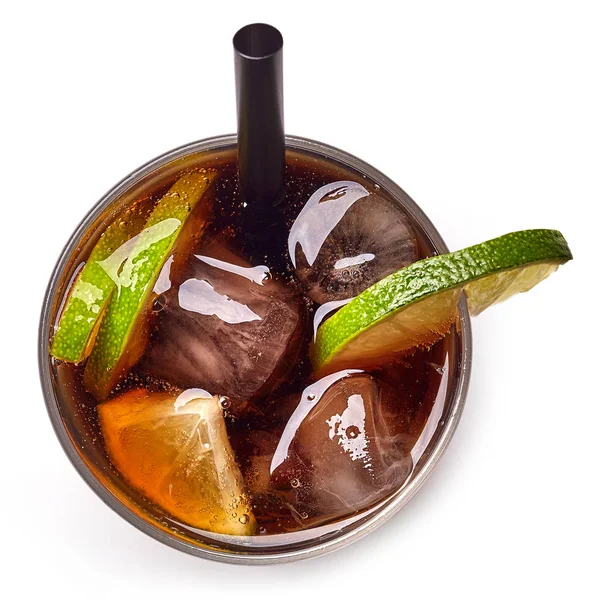 Cuba libre Cocktail mit Rum, Cola und Limette — Stockfoto