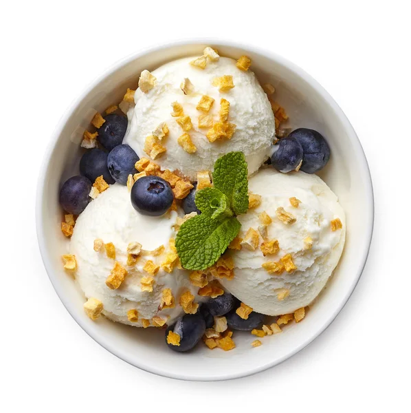 Cuenco de helado de vainilla con arándanos y piezas de mango —  Fotos de Stock