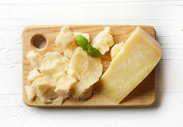 Schneidebrett aus Parmesan — Stockfoto