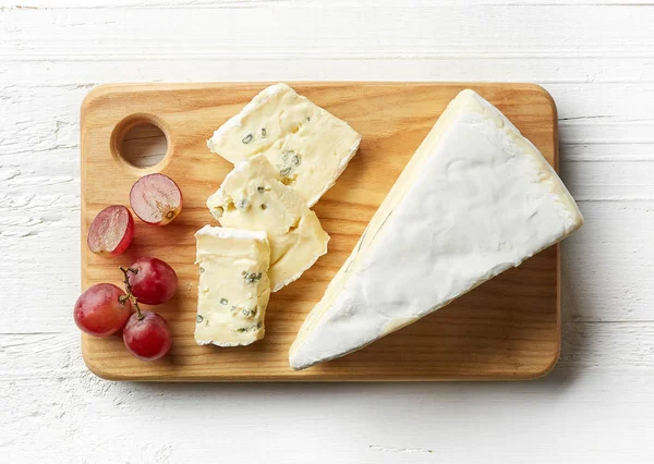 Egy darab brie sajt — Stock Fotó