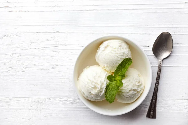 Bir kase vanilyalı dondurma.