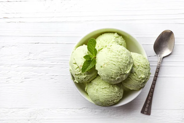Cuenco de helado de pistacho —  Fotos de Stock